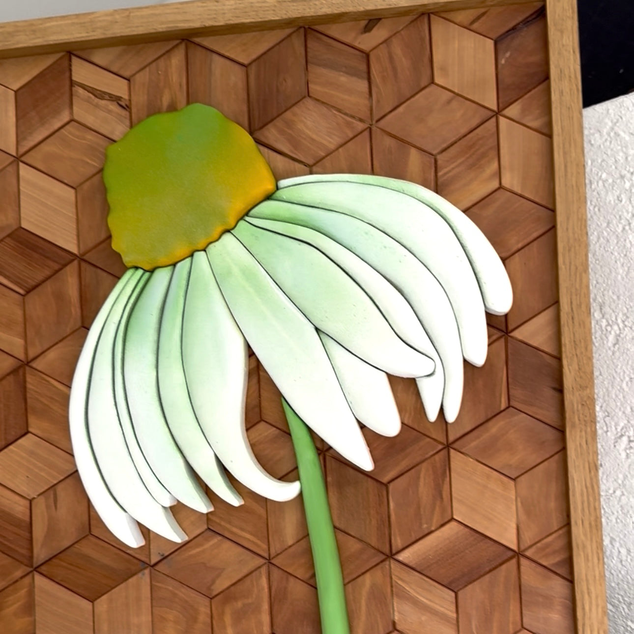 Mini-Mosaik aus Birnenholz mit Echinacea-Blume, Hexagonmuster, ca. 41x41cm
