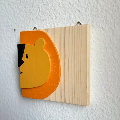 Holzbild mit 3D Effekt, 14x14cm, Löwe Linus nah